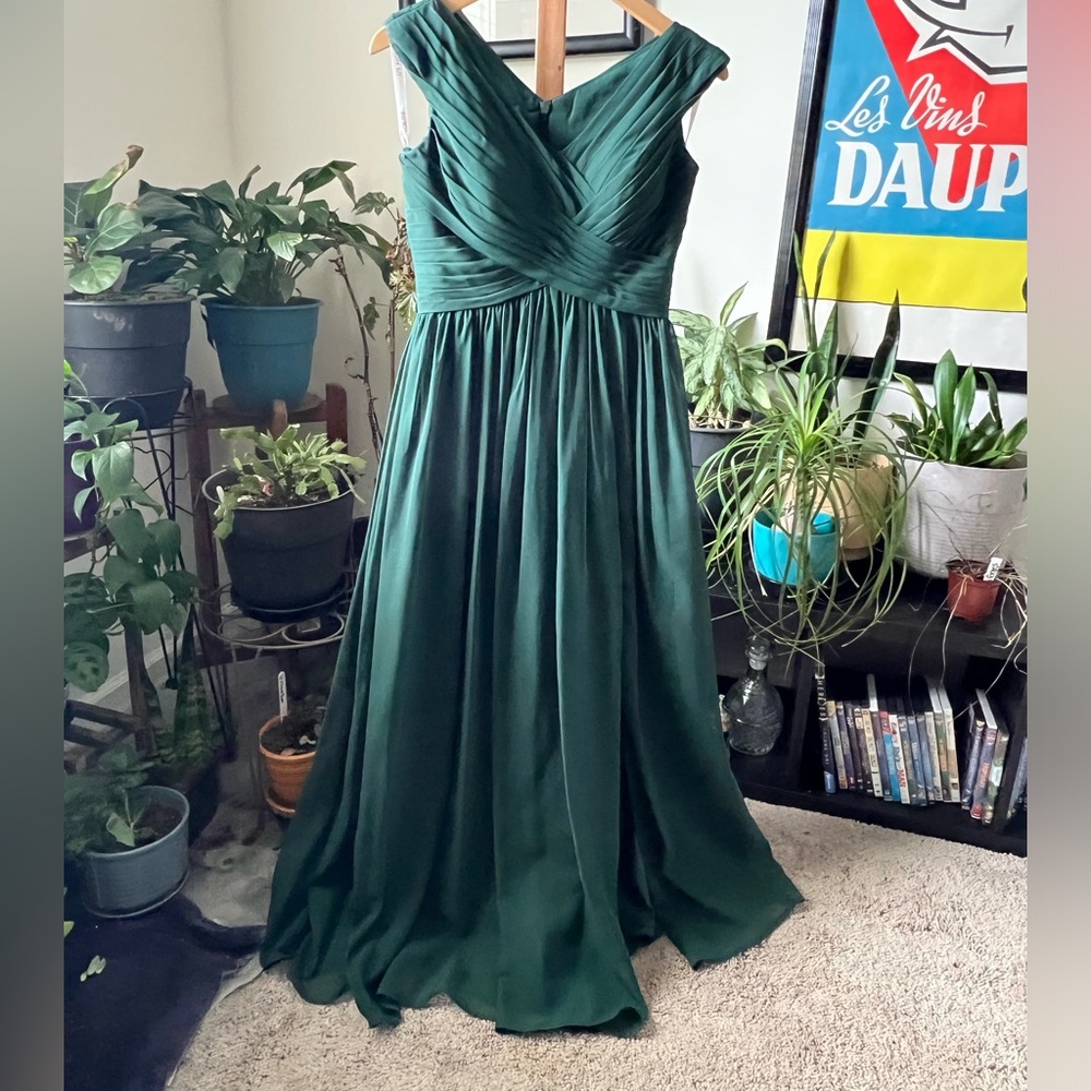 Dark green bridesmaids dress 💚